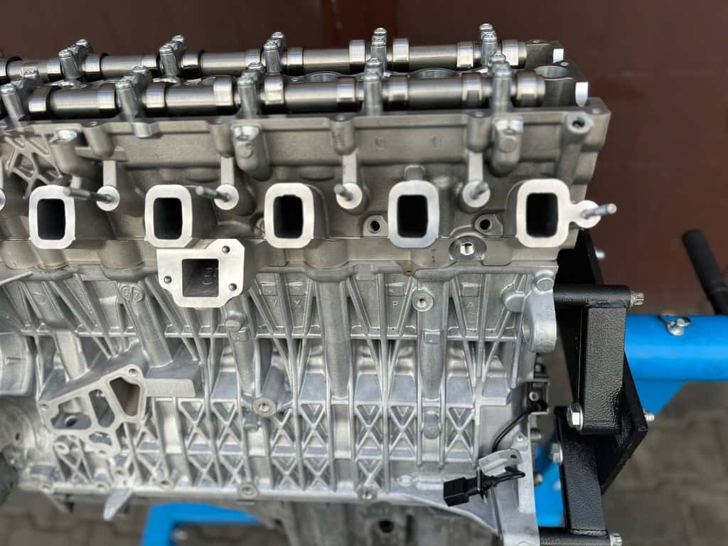 Moteur 306D5 vue 2