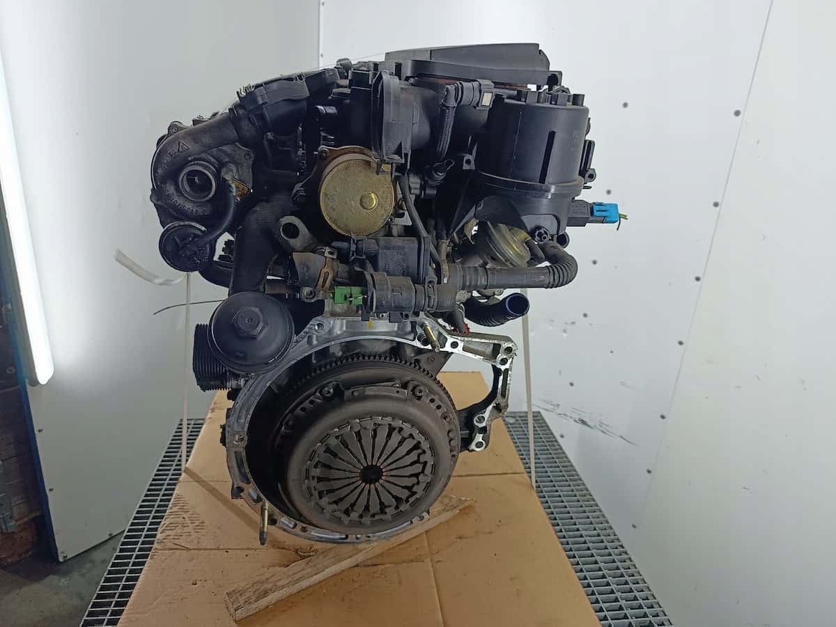 Moteur 8HZ (DV4TD) vue 3
