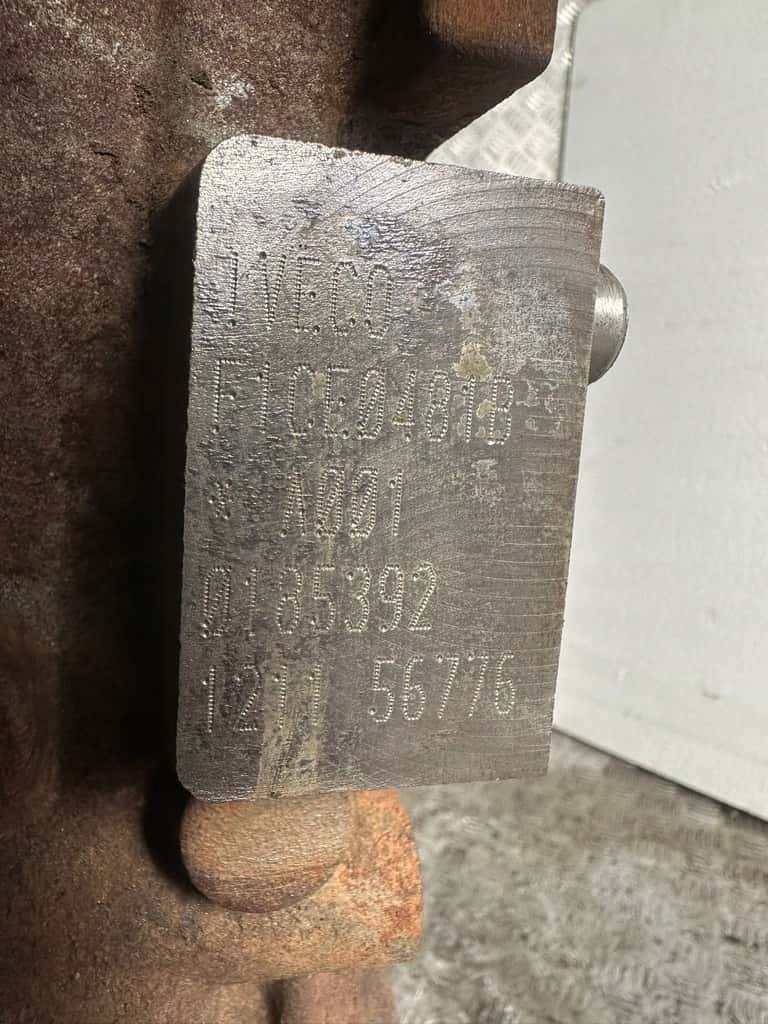 Moteur F1CE0481B vue 4