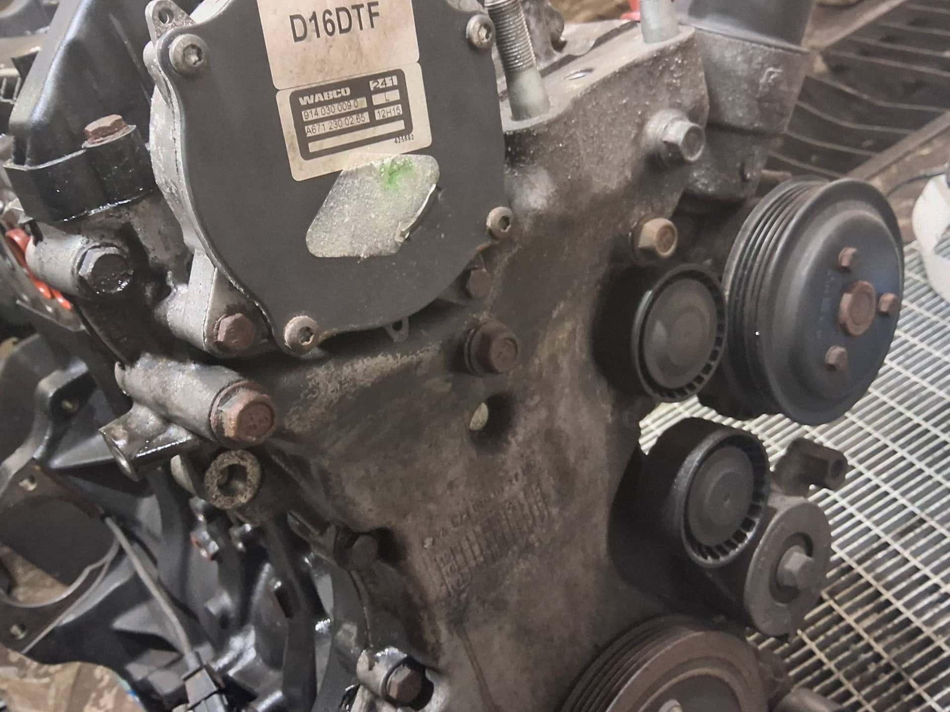Moteur D16DTF vue 11