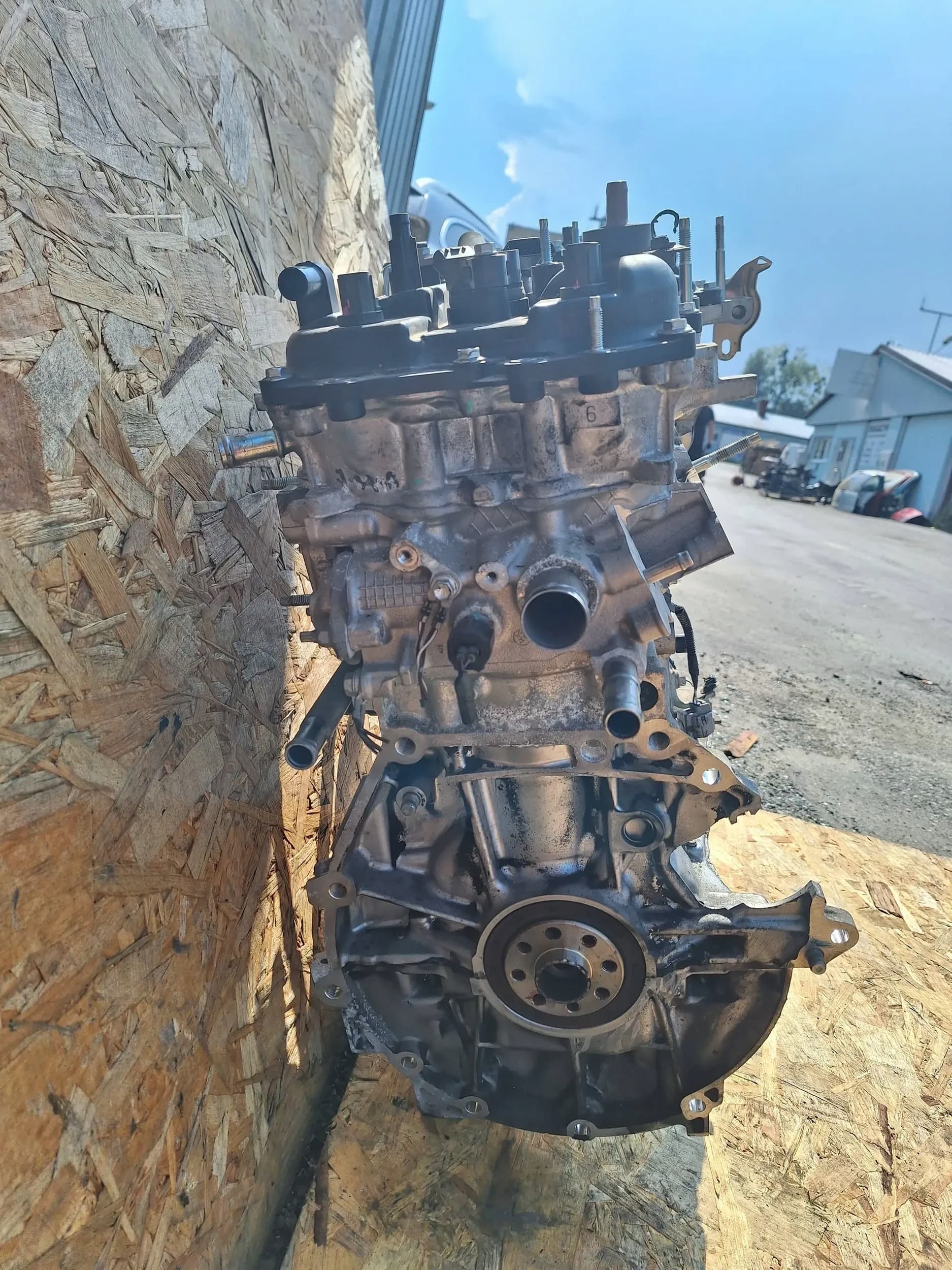 Moteur 2NR-FKE — vue 2