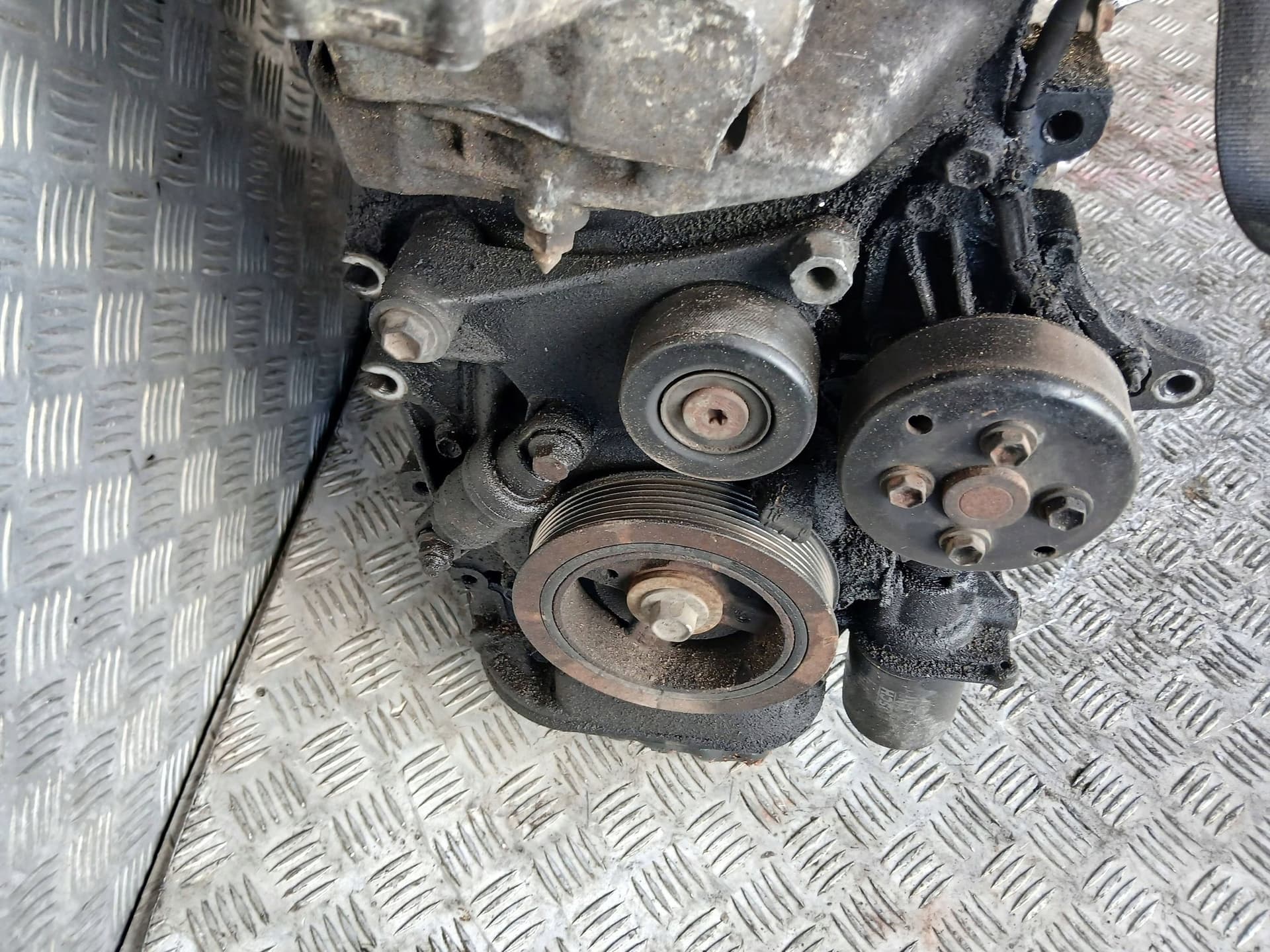 Moteur 1AZ-FSE — vue 4