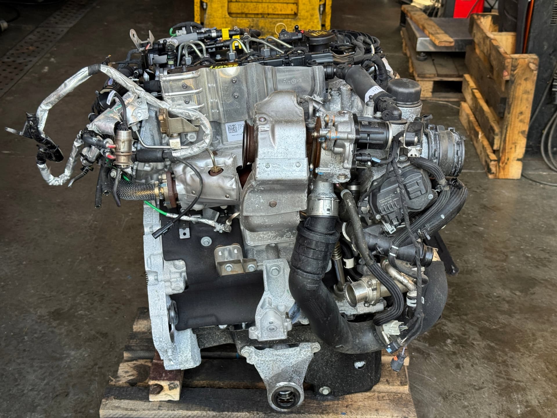Moteur 204DTY — vue 3