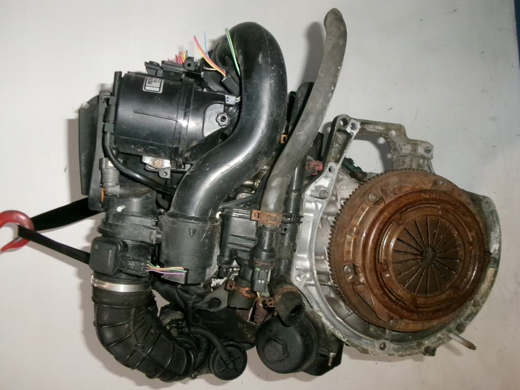 Moteur 8HZ (DV4TD) — vue 2