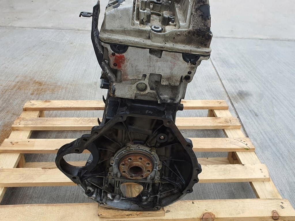 Moteur M 104.990 — vue 2